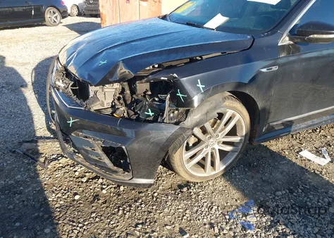 2017 Volkswagen Passat 1.8T R-Line z USA, uszkodzony, nr VIN 1VWDT7A33HC066060